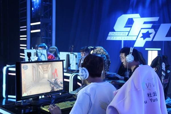 刘毅肩负着 刘毅肩负着